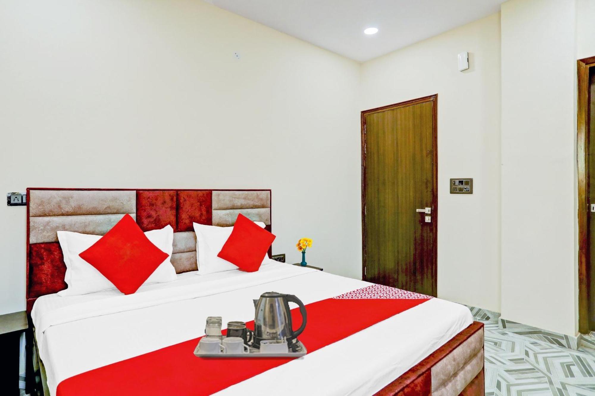 Hotel O Royal Lotus Stay Near Ip Extension Metro Station Ню Делхи Екстериор снимка
