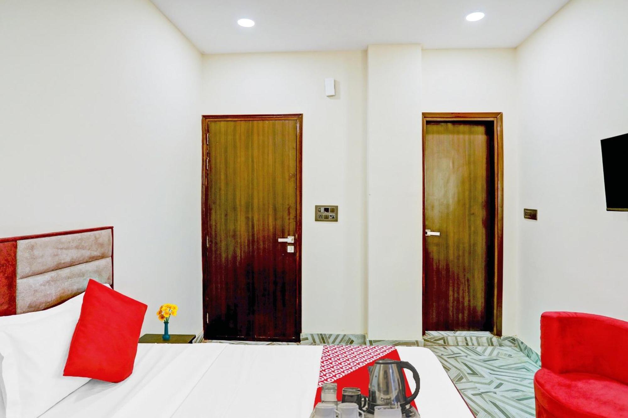 Hotel O Royal Lotus Stay Near Ip Extension Metro Station Ню Делхи Екстериор снимка
