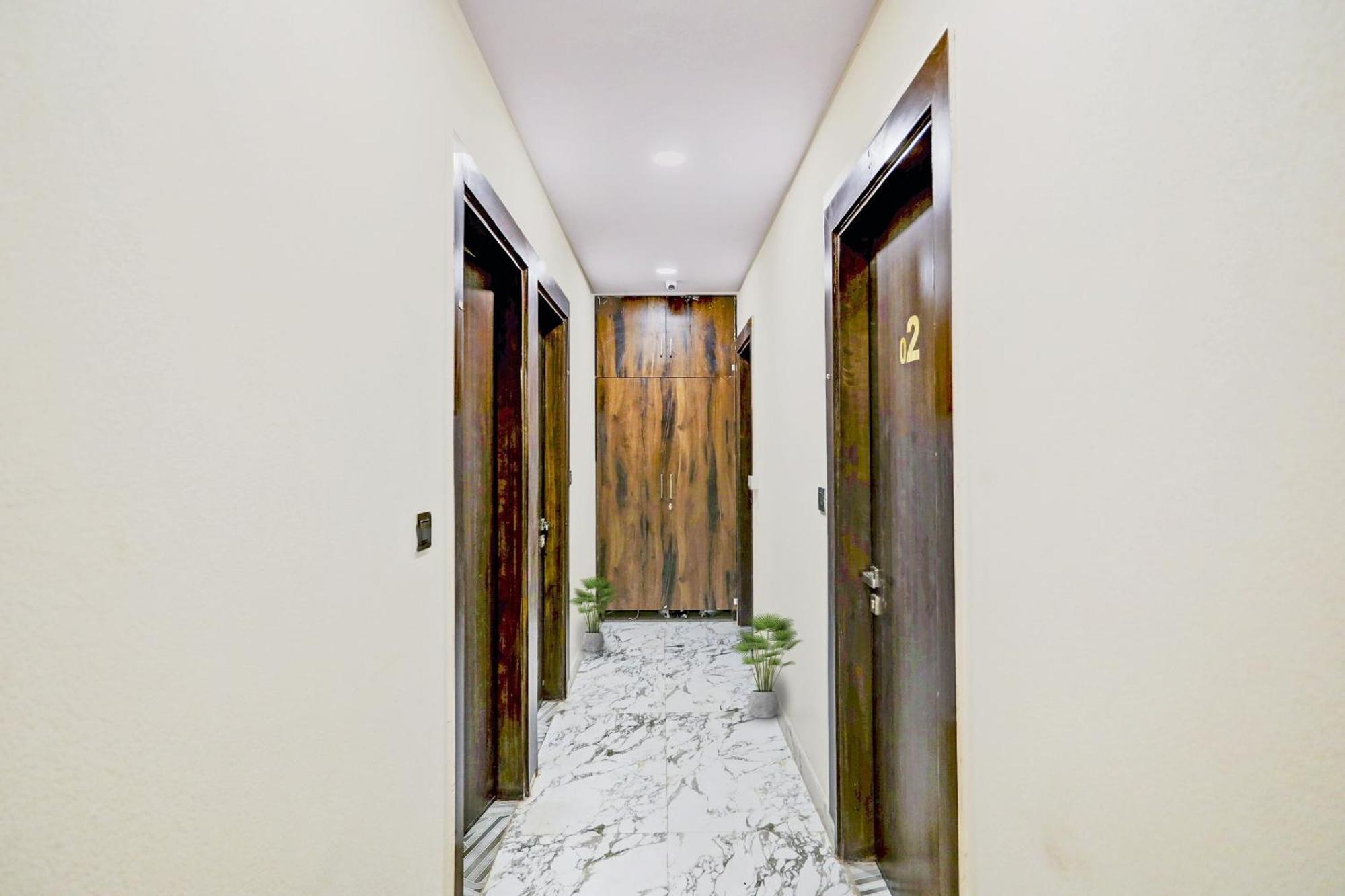 Hotel O Royal Lotus Stay Near Ip Extension Metro Station Ню Делхи Екстериор снимка