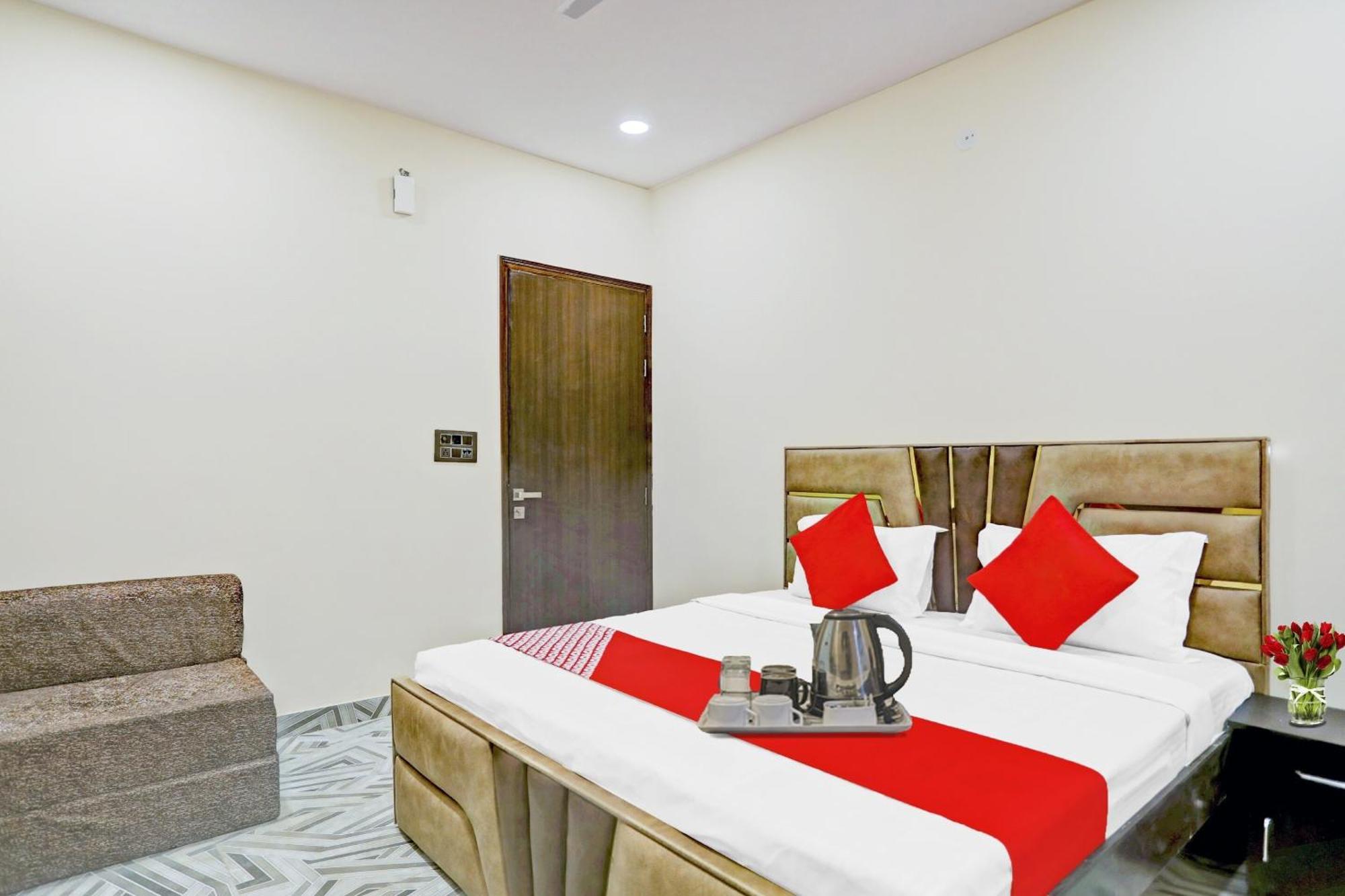 Hotel O Royal Lotus Stay Near Ip Extension Metro Station Ню Делхи Екстериор снимка